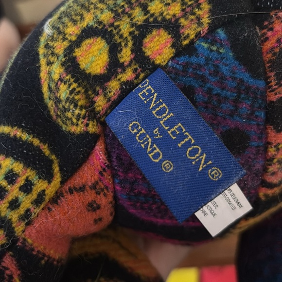 Pendleton bear - Picture 2 of 2